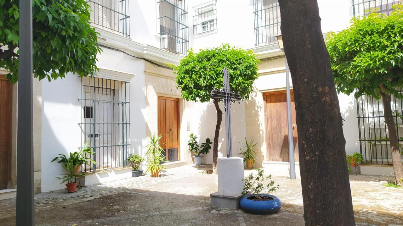 Sherryflat Claveles - Parking Jerez de la Frontera Exterior foto